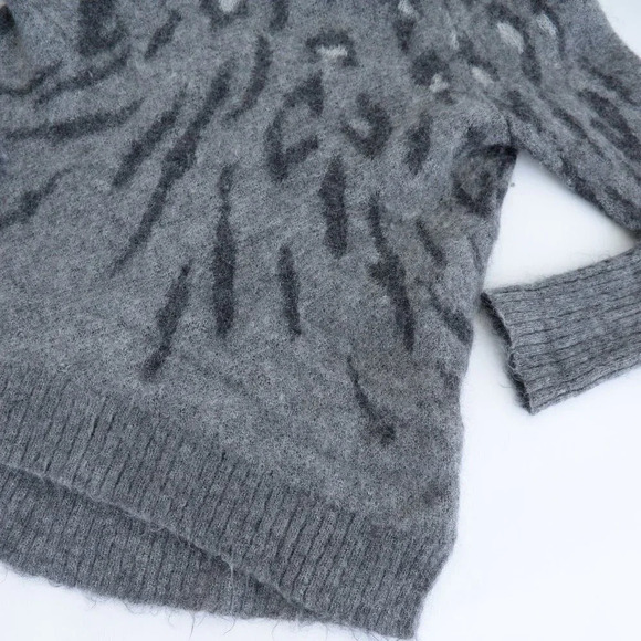 All  Saints Grey Animal Print 55% Mohair, 13% Wool Crewneck Sweater XSmall - Picture 6 of 14